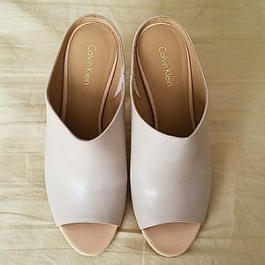 Calvin Klein - Tan Heels